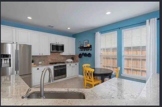 Photo - 2716 Zoeller Dr