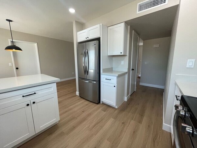 Photo - 3831 S Mitchell Dr