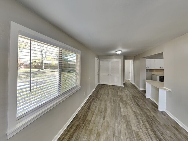 Photo - 2123 Raspberry Ln