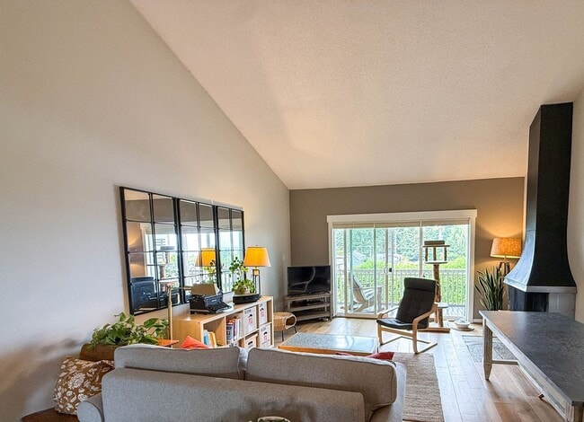 Building Photo - 630 5th Ave S Unit 208