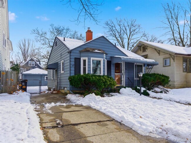 Photo - 922 N Maple Ave