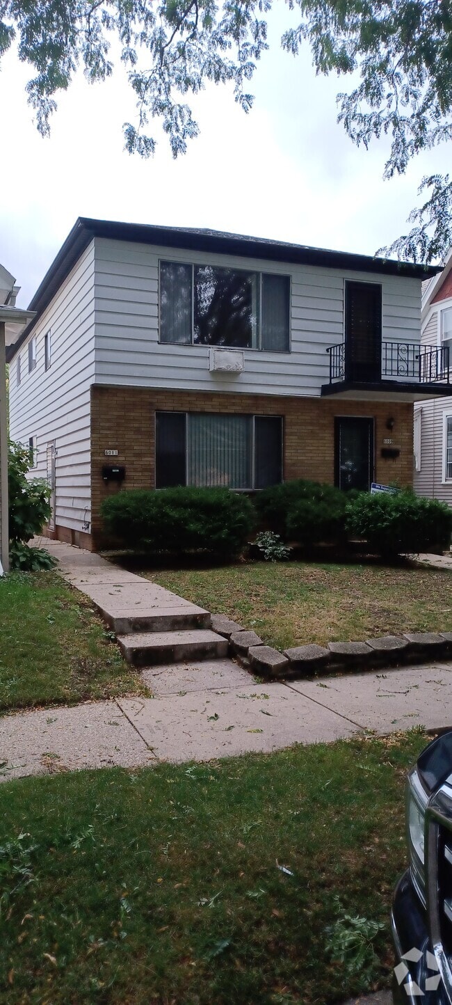 Building Photo - 6011 W Lapham St Unit upper Rental