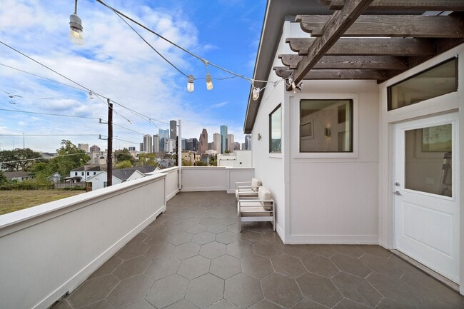 Building Photo - 1603 Holly St