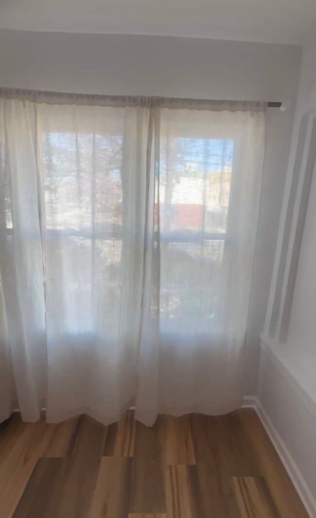 Photo - 4854 Brown St