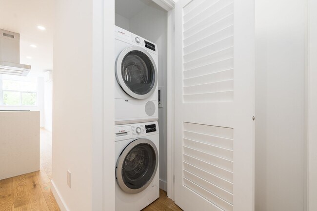 457 Marlee Ave Unit 205