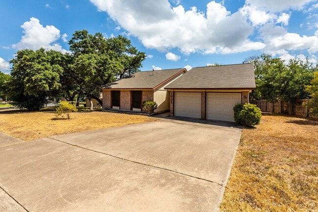 Building Photo - Charming Cottage in North Park Estate - Prime Location!