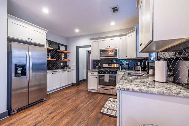 Photo - 988 Mayson Turner Rd NW