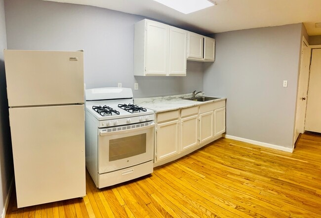 Photo - 4355 S Sawyer Ave Apartments Unit 002