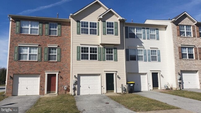 Photo - 19 Saddle Ridge Ct Townhome