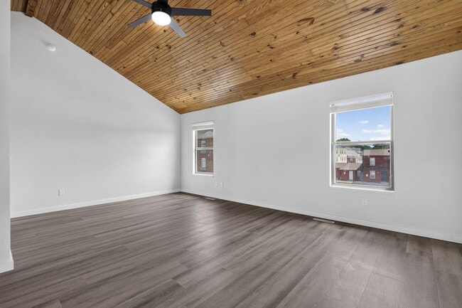 Photo - 1030 E Elm St
