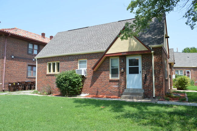 Photo - 610 N Bluff Ave Townhome