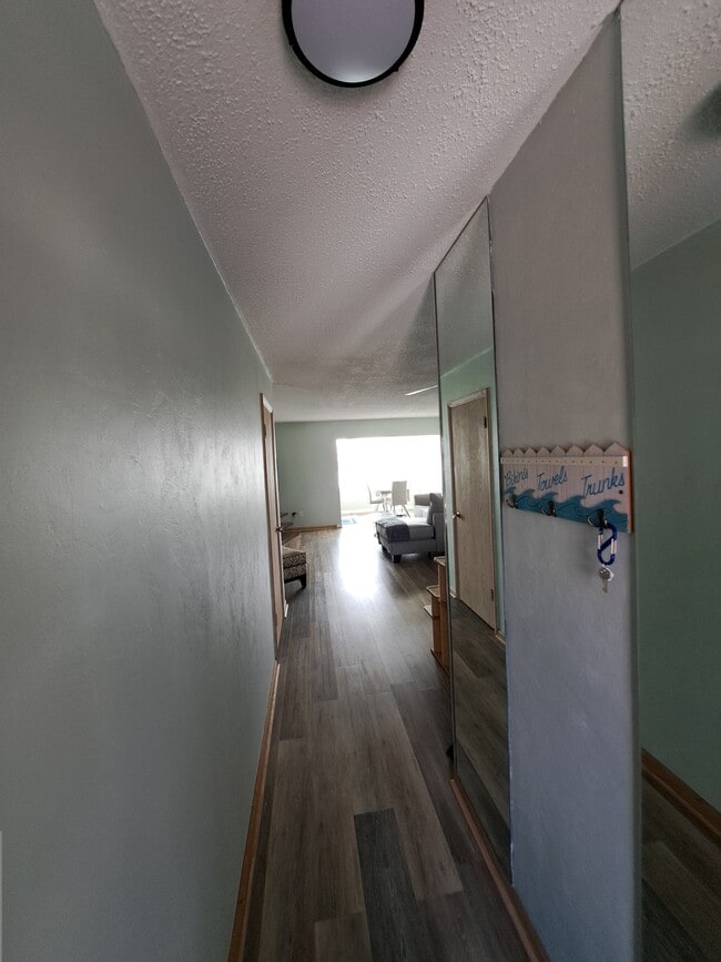 Front hallway - 35 44th Ave