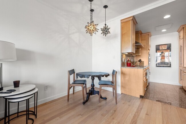 Photo - 75 Clarendon St Unidad 604