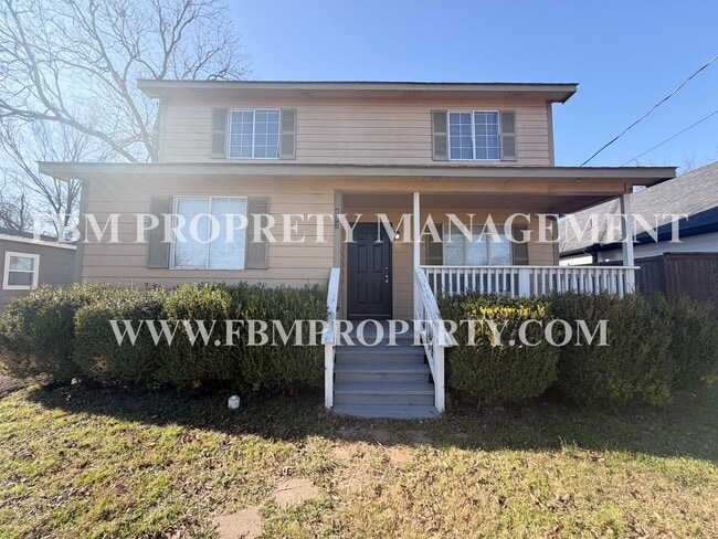 Photo - 493 Bryant Ave