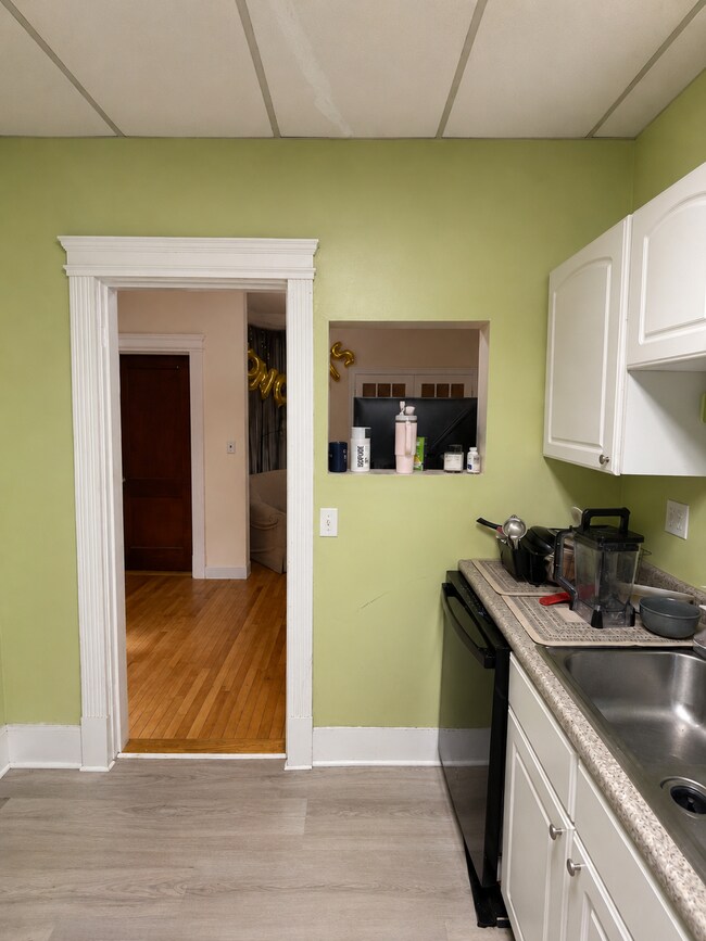 Photo - 16 Royce Rd Unit 9
