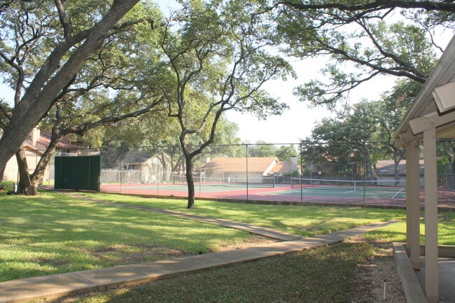 Building Photo - Northwest Hills 2/2 with Study, Large Gara... Rental