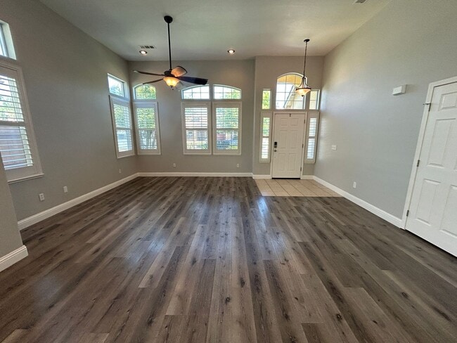 Photo - 3052 Red Oak Ct