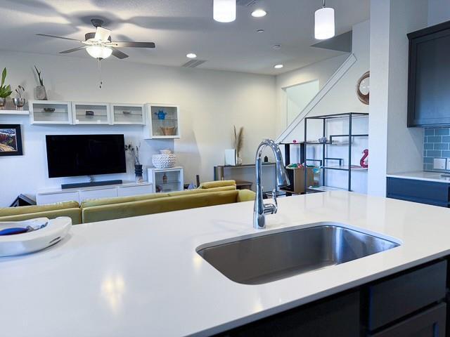 Photo - 1805 Roseburg Dr Unidad 31