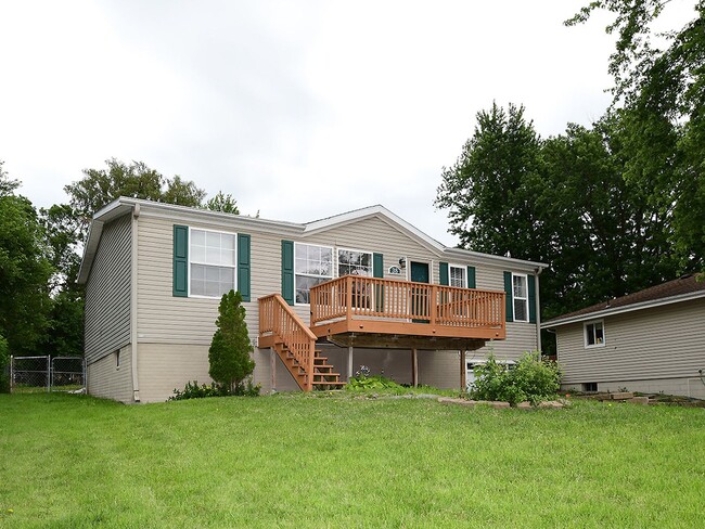 Photo - 4 bedroom / 3 bath in Yutan! Available Now!