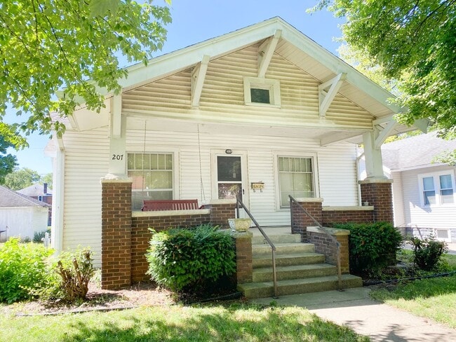 Building Photo - 3 Bedroom Home On Campus
