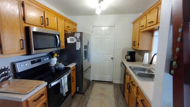 Photo - 1002 Hickory Ln Unit B