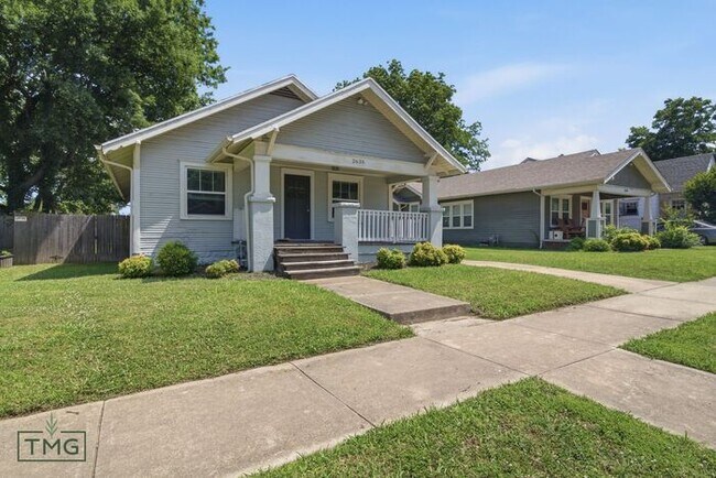 Building Photo - Classic Charm With All New Amenities 3/2 House!