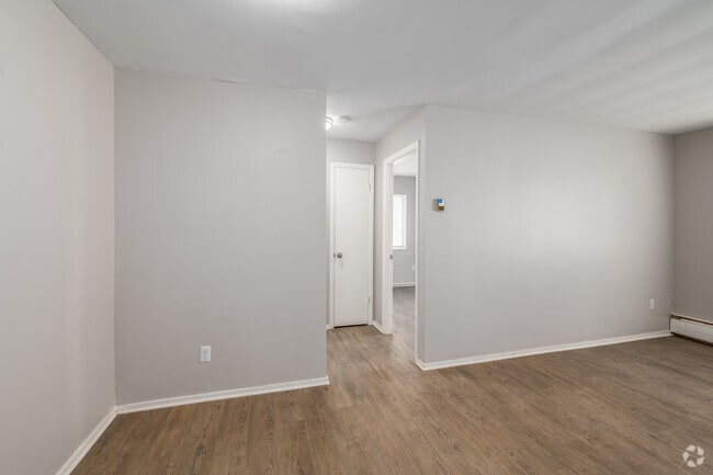 1BR, 1BA - 545SF - Dining Room