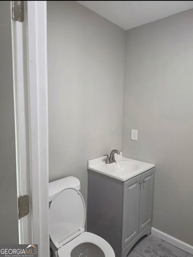 Photo - 202 Barton Dr