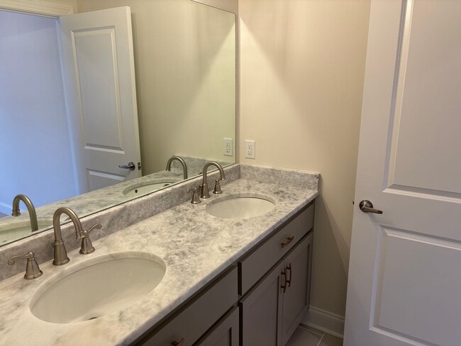 Photo - Great 3 Bedroom, 3.5 Bath in Oxford Commons.