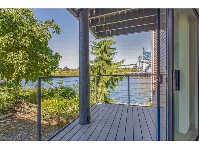 Photo - Modern Waterfront Living at The McCormick Pier! Call TODAY to schedule a tour! 503-664-4101