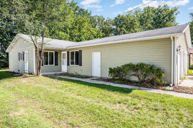Updated 2-bedroom Duplex at $1150/month - Updated 2-bedroom Duplex at $1150/month Apartamento
