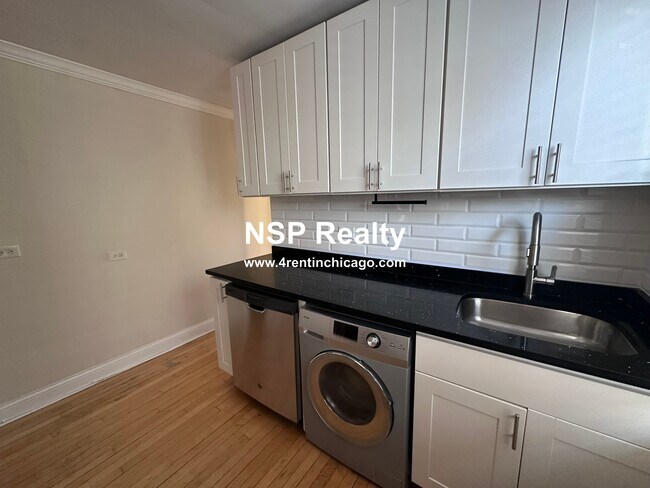 Building Photo - 733 Elm St Unit 304