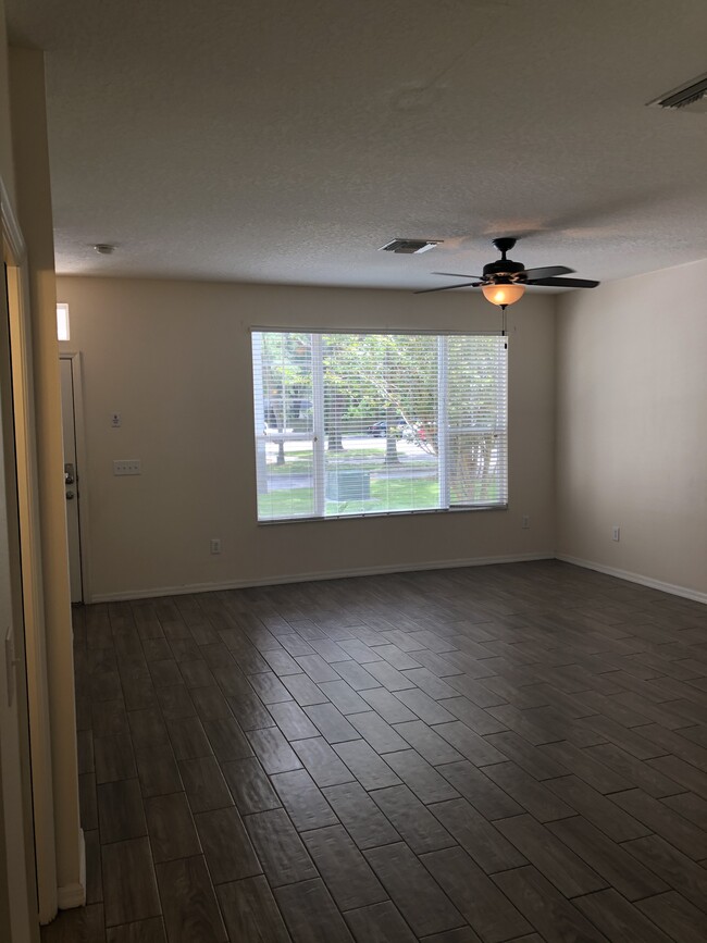 Photo - 2212 Golden Oak Ln