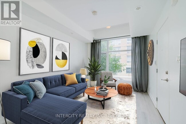 Photo - 1321 Gerrard St E