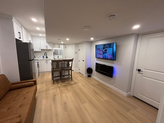 Photo - 131 Templeby Pl NE