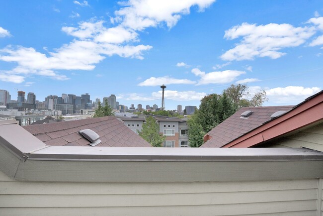 Rooftop Deck & Convenient Seattle Location - Rooftop Deck & Convenient Seattle Location Townhome