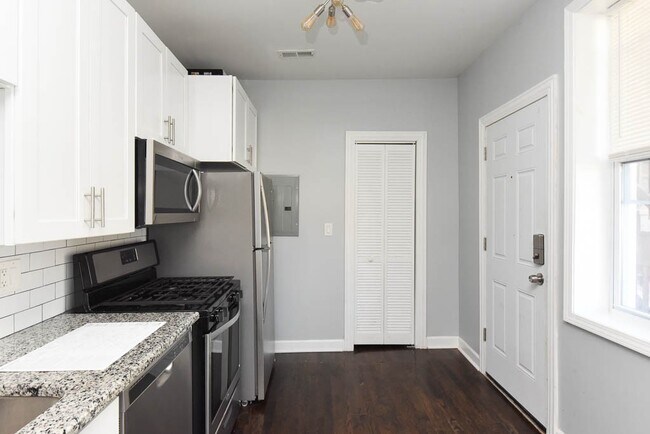 Photo - 3301 N Harding Ave Unidad E2