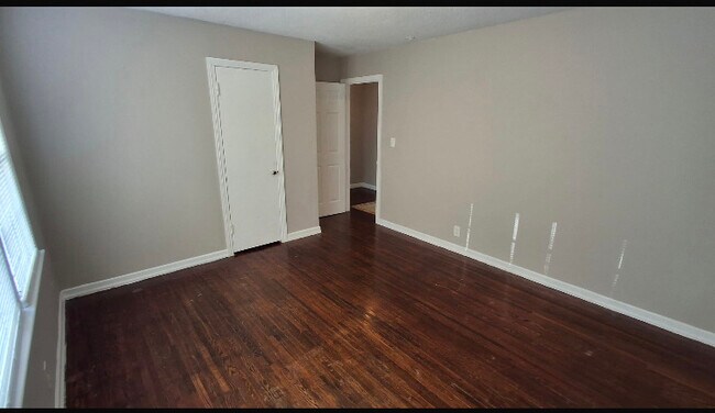 Photo - 906 Appleby St NW