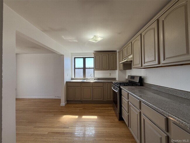 Photo - 1363 Gillespie Ave