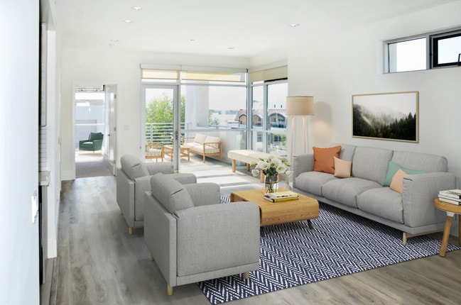 10 Foot Ceiling Living Space - Empire at Kings Rental