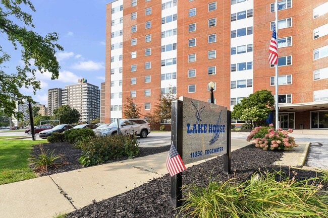 Photo - 11850 Edgewater Dr Unit 820