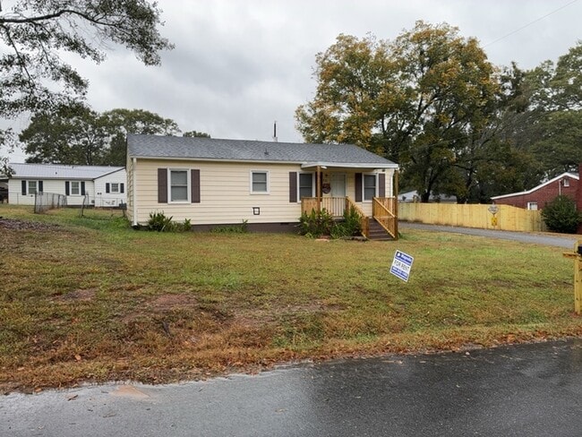 Building Photo - 220 Mauldin St