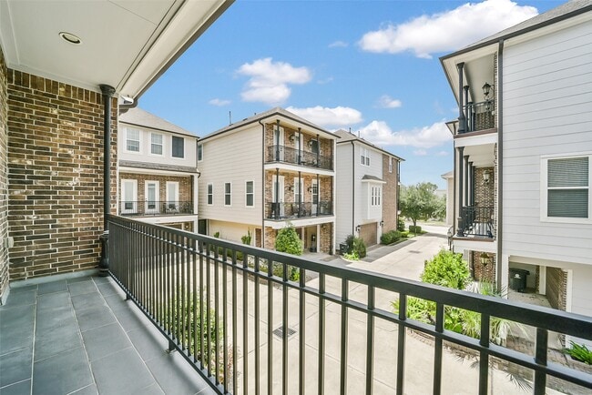 Photo - 925 W 19th St