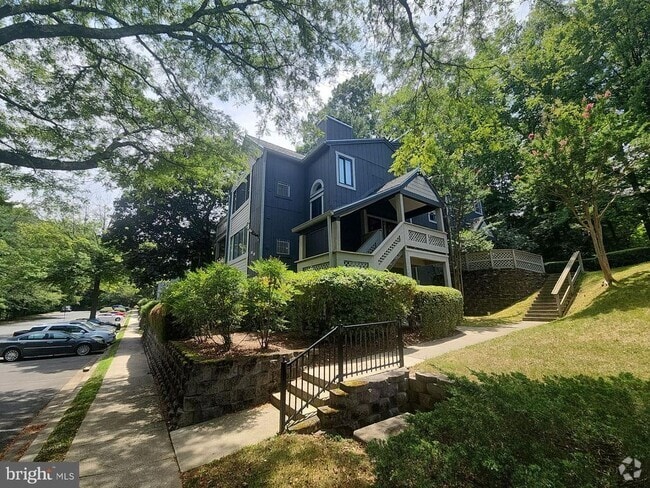 Building Photo - 936 Windbrooke Dr Unit 13 Rental
