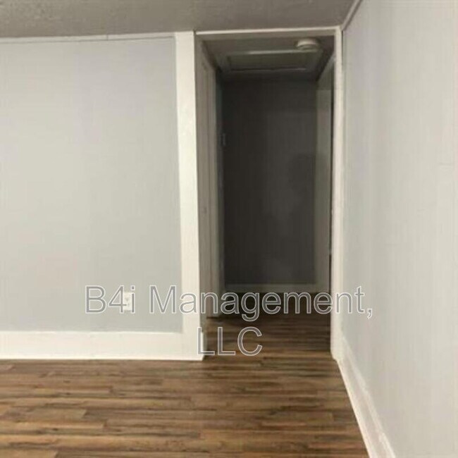 Photo - 70 W Smith Rd