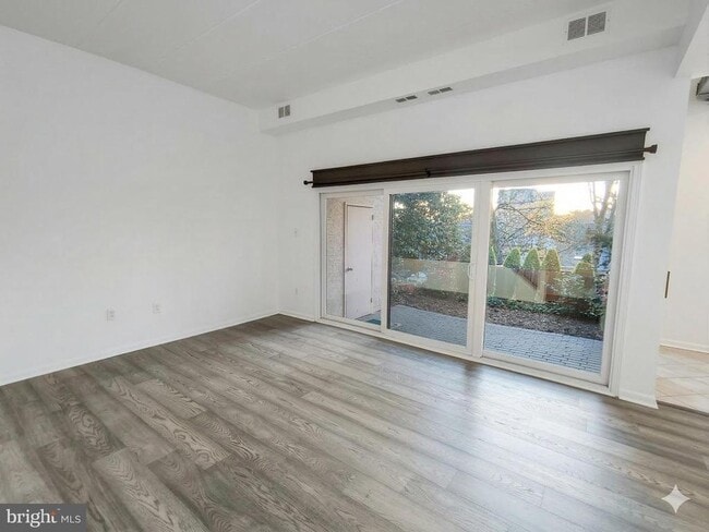 Building Photo - 124 Roberts Ln Unit 101