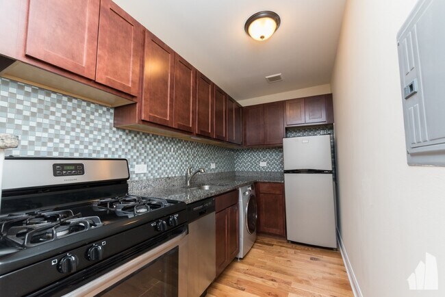 555 W Arlington Pl Unit 202