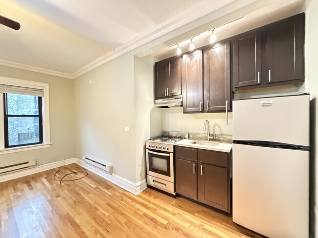 Photo - 4725 N Hermitage Ave Unit 702