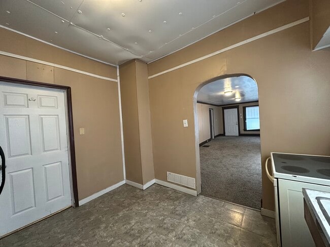 Photo - 118 State St N