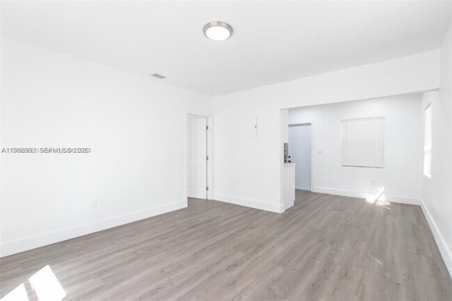 Photo - 6330 NE 1st Pl Unidad 6330